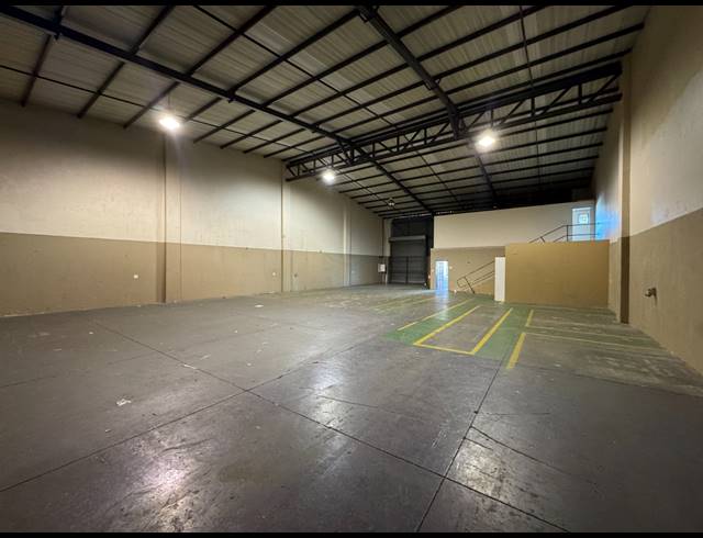 450M² WAREHOUSE TO LET IN STORMILL